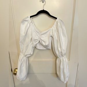 WHITE BUBBLE SLEEVE TOP